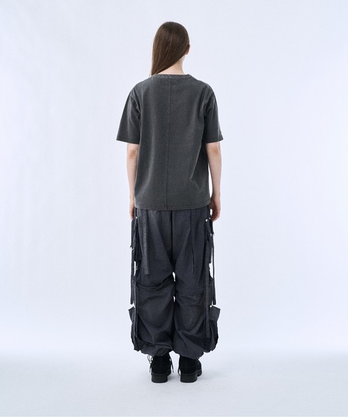 PHILTHEORY(フィルセオリー)の「Metal button henly neck T-shirts / メタルボタンヘンリーネックT(Tシャツ/カットソー・メンズ・チャコールグレー/ブラウン・1/3/2)」の5枚目の写真