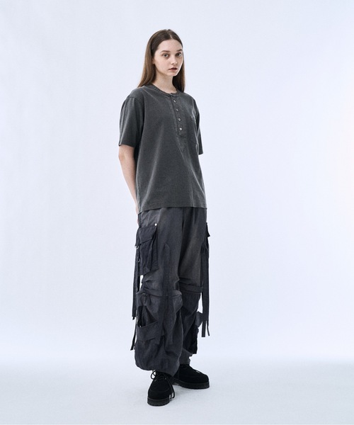 PHILTHEORY(フィルセオリー)の「Metal button henly neck T-shirts / メタルボタンヘンリーネックT(Tシャツ/カットソー・メンズ・チャコールグレー/ブラウン・1/3/2)」の6枚目の写真