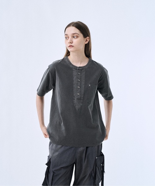 PHILTHEORY(フィルセオリー)の「Metal button henly neck T-shirts / メタルボタンヘンリーネックT(Tシャツ/カットソー・メンズ・チャコールグレー/ブラウン・1/3/2)」の7枚目の写真
