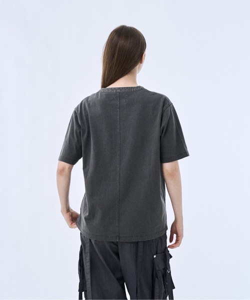 PHILTHEORY(フィルセオリー)の「Metal button henly neck T-shirts / メタルボタンヘンリーネックT(Tシャツ/カットソー・メンズ・チャコールグレー/ブラウン・1/3/2)」の8枚目の写真
