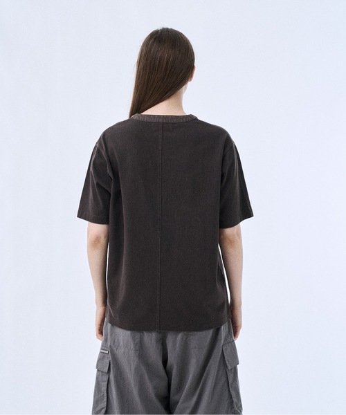 PHILTHEORY(フィルセオリー)の「Metal button henly neck T-shirts / メタルボタンヘンリーネックT(Tシャツ/カットソー・メンズ・チャコールグレー/ブラウン・1/3/2)」の15枚目の写真