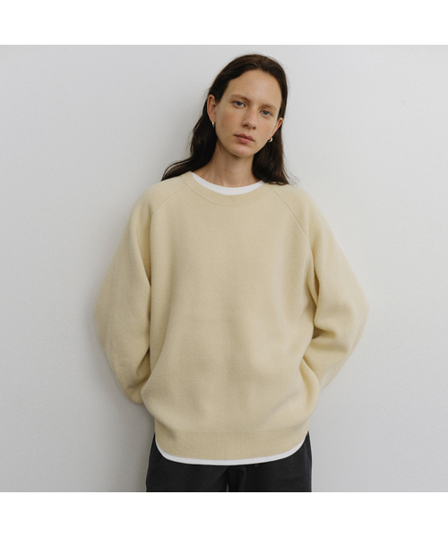 URAGO(ユラーゴ)の「Wool raglan boxy knit(ニット/セーター・レディース・チャコールグレー/ブルー/ライトイエロー・FREE)」の3枚目の写真