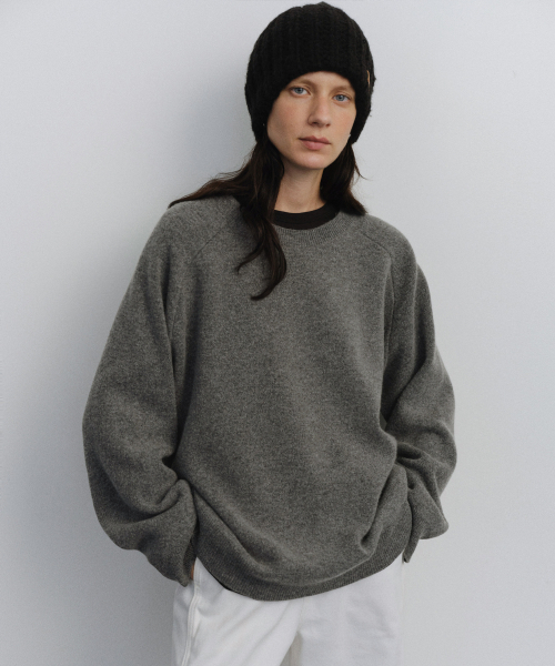 URAGO(ユラーゴ)の「Wool raglan boxy knit(ニット/セーター・レディース・チャコールグレー/ブルー/ライトイエロー・FREE)」の6枚目の写真