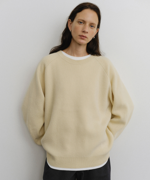 URAGO(ユラーゴ)の「Wool raglan boxy knit(ニット/セーター・レディース・チャコールグレー/ブルー/ライトイエロー・FREE)」の7枚目の写真