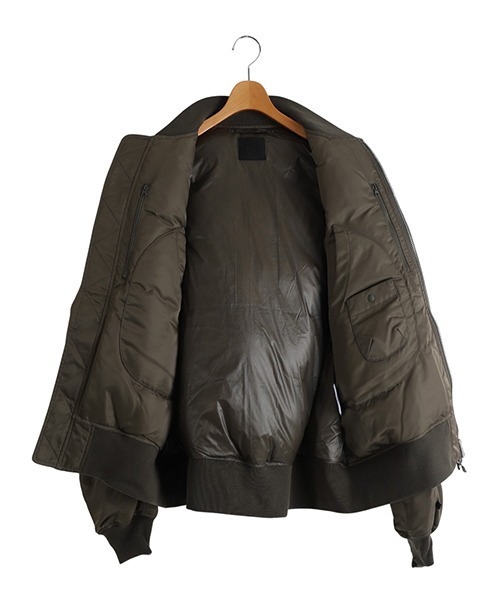 DAIWA PIER39（ダイワピア39）の「DAIWA PIER39 / ダイワ ピアサーティナイン：TECH 2WAY MA-1 DOWN JACKET：BW-40025W[PIE]（ダウンジャケット/コート・メンズ・カーキ系・M）」の6枚目の写真