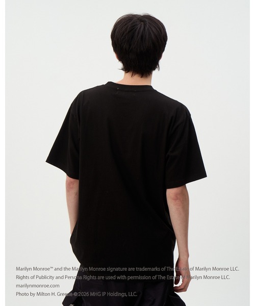 DISCOVERED（ディスカバード）の「MARILYN MONROE TEE (POOL)（パーカー・メンズ・ブラック/ホワイト・SMALL/LARGE）」の8枚目の写真