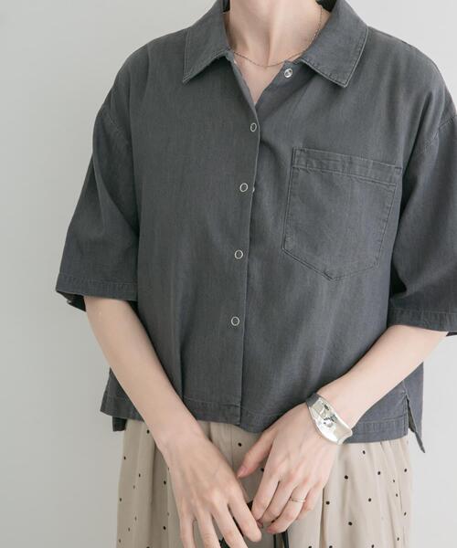 ITEMS URBANRESEARCH（アイテムズ アーバンリサーチ）の「レーヨンデニム半袖シャツ（シャツ/ブラウス・レディース・ブラック/ワンウォッシュ・FREE）」の6枚目の写真