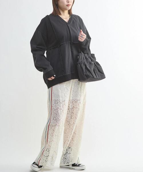 CONVERSE TOKYO(コンバーストウキョウ)の「PATCHWORK CUT-OFF TOP(Tシャツ/カットソー・レディース・グレー/ブラック・MEDIUM/SMALL)」の4枚目の写真