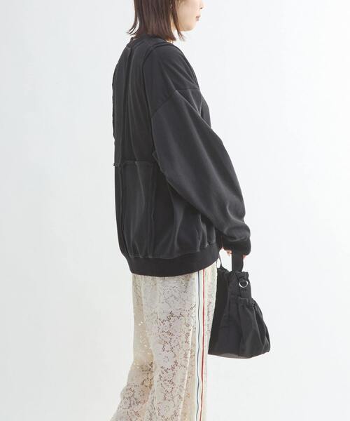 CONVERSE TOKYO(コンバーストウキョウ)の「PATCHWORK CUT-OFF TOP(Tシャツ/カットソー・レディース・グレー/ブラック・MEDIUM/SMALL)」の6枚目の写真