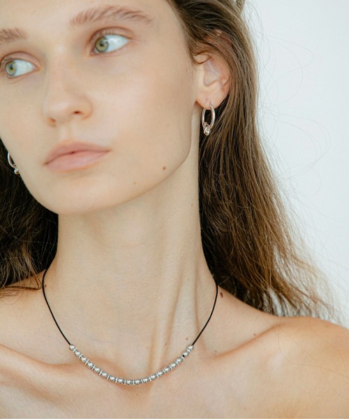 LAPUIS(ラピュイ)の「LAPUIS(ラピュイ)Metal Beads choker(チョーカー・レディース・シルバー/ゴールド・FREE)」の3枚目の写真