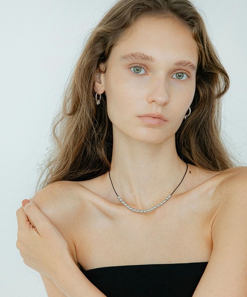 LAPUIS(ラピュイ)の「LAPUIS(ラピュイ)Metal Beads choker(チョーカー・レディース・シルバー/ゴールド・FREE)」の4枚目の写真