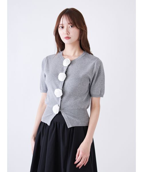 SNIDEL（スナイデル）の「【WEB限定/ROSE Collection】モチーフボタンニットカーディガン（カーディガン/ボレロ・レディース・レッド/ネイビー/サックスブルー/グレー・F）」の10枚目の写真