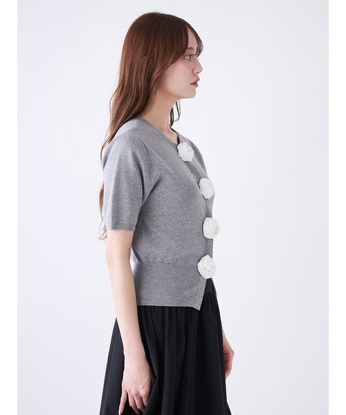 SNIDEL（スナイデル）の「【WEB限定/ROSE Collection】モチーフボタンニットカーディガン（カーディガン/ボレロ・レディース・レッド/ネイビー/サックスブルー/グレー・F）」の12枚目の写真