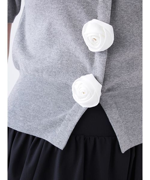 SNIDEL（スナイデル）の「【WEB限定/ROSE Collection】モチーフボタンニットカーディガン（カーディガン/ボレロ・レディース・レッド/ネイビー/サックスブルー/グレー・F）」の16枚目の写真