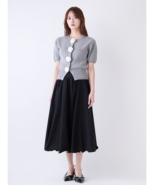 SNIDEL（スナイデル）の「【WEB限定/ROSE Collection】モチーフボタンニットカーディガン（カーディガン/ボレロ・レディース・レッド/ネイビー/サックスブルー/グレー・F）」の18枚目の写真