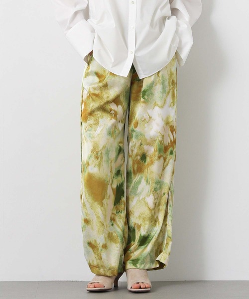 Gready Brilliant（グレディブリリアン）の「ぼかしフラワーワイドパンツ（その他パンツ・レディース・ブラウン系/イエロー系・FREE）」の2枚目の写真
