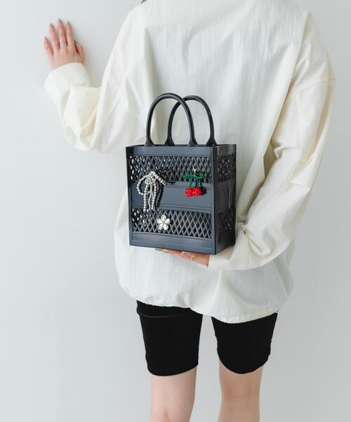 RODE SKO（ロデスコ）の「チャームセットジェリーバッグ（ハンドバッグ・レディース・クリア/ライトブルー/ブラック・ONE）」の4枚目の写真