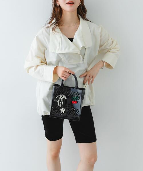 RODE SKO（ロデスコ）の「チャームセットジェリーバッグ（ハンドバッグ・レディース・クリア/ライトブルー/ブラック・ONE）」の7枚目の写真