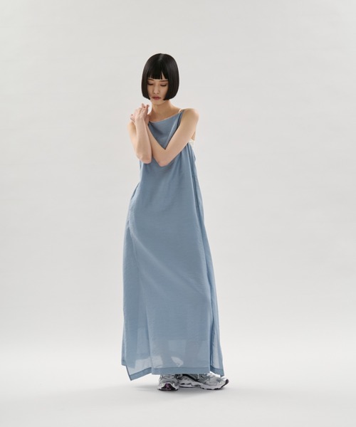 emmi(エミ)の「エプロンライクキャミワンピース(ワンピース・レディース・ブラック/ライトベージュ/ブルー・1/0)」の3枚目の写真