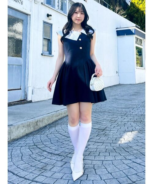 dazzlin(ダズリン)の「アシメフラットカラーミニワンピース(ワンピース・レディース・ベージュ/ネイビー/チャコールグレー・MEDIUM/SMALL)」の8枚目の写真