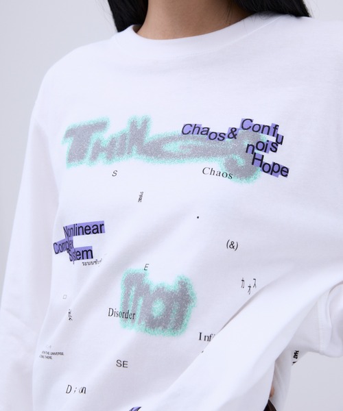 THINGS THAT MATTER（シングス ザット マター）の「CHAOS PRINT LONG T-SHIRT  / カオス プリント ロングTシャツ / ZOZOTOWN限定商品（Tシャツ/カットソー・レディース・ホワイト×ブルー/ホワイト×グリーン・FREE）」の4枚目の写真