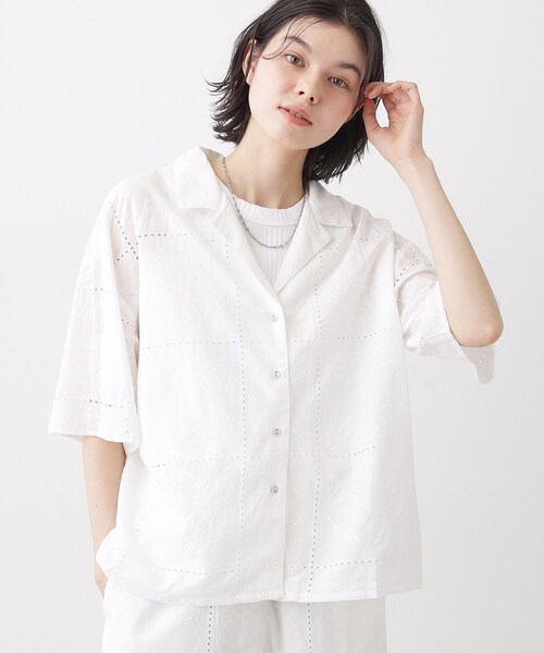 Dessin(デッサン)の「【セットアップ可/洗える】刺繍スクエアレースシャツ(シャツ/ブラウス・レディース・ホワイト系/ブラウン系その他/グリーン系・02)」の2枚目の写真