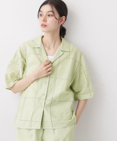 Dessin(デッサン)の「【セットアップ可/洗える】刺繍スクエアレースシャツ(シャツ/ブラウス・レディース・ホワイト系/ブラウン系その他/グリーン系・02)」の1枚目の写真