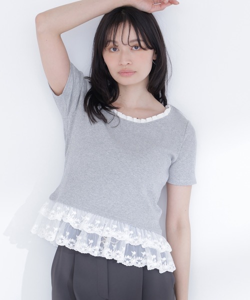 NATURAL BEAUTY BASIC（ナチュラルビューティーベーシック）の「レースドッキングフリルカットソー（Tシャツ/カットソー・レディース・グレー系その他/ブラック系その他2/オフホワイト・FREE）」の3枚目の写真