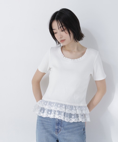 NATURAL BEAUTY BASIC（ナチュラルビューティーベーシック）の「レースドッキングフリルカットソー（Tシャツ/カットソー・レディース・グレー系その他/ブラック系その他2/オフホワイト・FREE）」の2枚目の写真