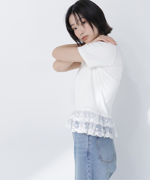 NATURAL BEAUTY BASIC（ナチュラルビューティーベーシック）の「レースドッキングフリルカットソー（Tシャツ/カットソー・レディース・グレー系その他/ブラック系その他2/オフホワイト・FREE）」の4枚目の写真