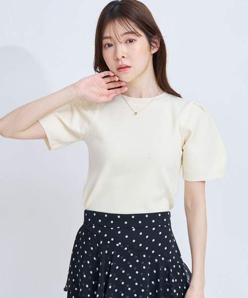 NOELA(ノエラ)の「パフスリーブ総針ニット(ニット/セーター・レディース・オフホワイト/イエロー/モカ/キャメル・フリー)」の2枚目の写真