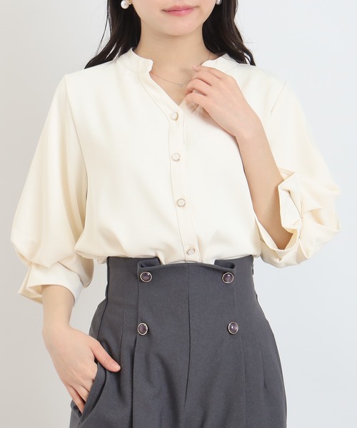 ASTORIA ODIER（アストリアオディール）の「とろみボリュームスリーブスキッパーブラウス（シャツ/ブラウス・レディース・ベージュ/ネイビー/ラベンダー/ホワイト・MEDIUM/LARGE）」の3枚目の写真