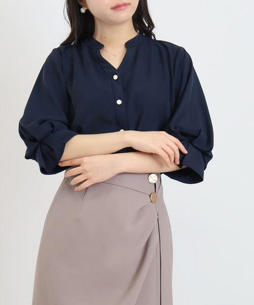 ASTORIA ODIER（アストリアオディール）の「とろみボリュームスリーブスキッパーブラウス（シャツ/ブラウス・レディース・ベージュ/ネイビー/ラベンダー/ホワイト・MEDIUM/LARGE）」の5枚目の写真