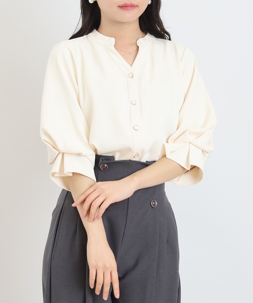 ASTORIA ODIER（アストリアオディール）の「とろみボリュームスリーブスキッパーブラウス（シャツ/ブラウス・レディース・ベージュ/ネイビー/ラベンダー/ホワイト・MEDIUM/LARGE）」の15枚目の写真