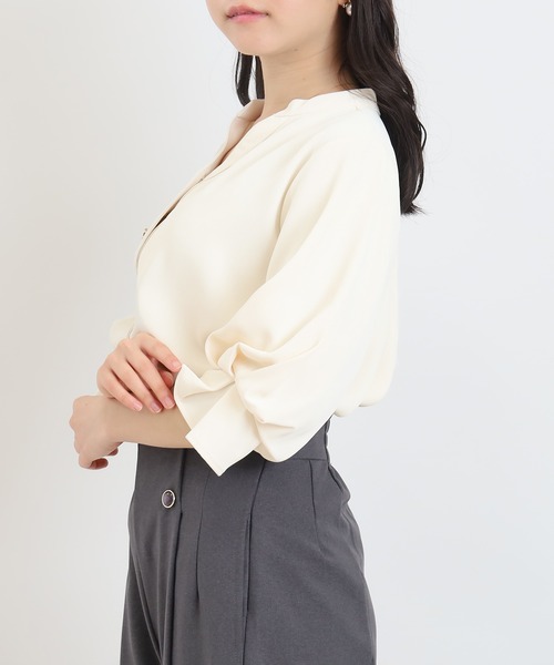 ASTORIA ODIER（アストリアオディール）の「とろみボリュームスリーブスキッパーブラウス（シャツ/ブラウス・レディース・ベージュ/ネイビー/ラベンダー/ホワイト・MEDIUM/LARGE）」の18枚目の写真