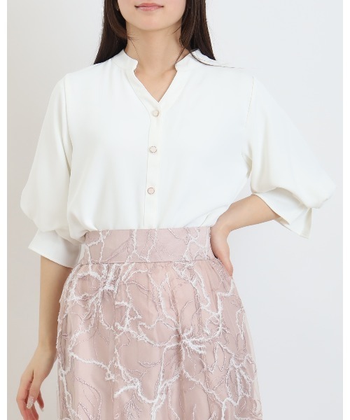 ASTORIA ODIER（アストリアオディール）の「とろみボリュームスリーブスキッパーブラウス（シャツ/ブラウス・レディース・ベージュ/ネイビー/ラベンダー/ホワイト・MEDIUM/LARGE）」の10枚目の写真