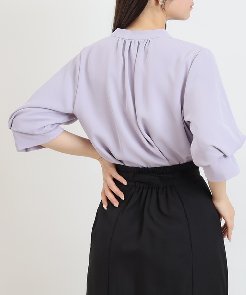 ASTORIA ODIER（アストリアオディール）の「とろみボリュームスリーブスキッパーブラウス（シャツ/ブラウス・レディース・ベージュ/ネイビー/ラベンダー/ホワイト・MEDIUM/LARGE）」の22枚目の写真
