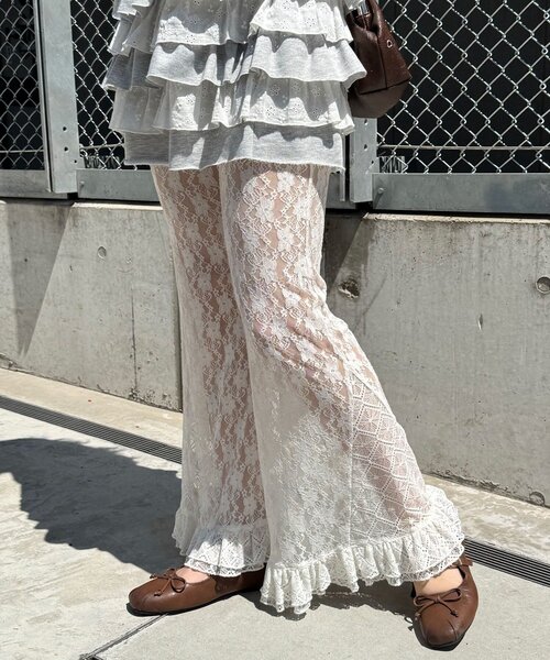 CIAOPANIC(チャオパニック)の「レースフレアレイヤードフリルパンツ(その他パンツ・レディース・ブラック/ホワイト/アイボリー・0/1)」の2枚目の写真