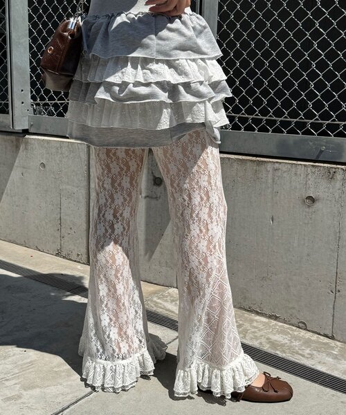 CIAOPANIC(チャオパニック)の「レースフレアレイヤードフリルパンツ(その他パンツ・レディース・ブラック/ホワイト/アイボリー・0/1)」の6枚目の写真