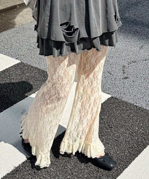 CIAOPANIC(チャオパニック)の「レースフレアレイヤードフリルパンツ(その他パンツ・レディース・ブラック/ホワイト/アイボリー・0/1)」の13枚目の写真
