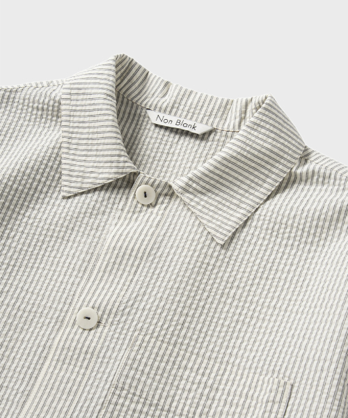NONBLANK(ノンブランク)の「ストライプシアサッカーシャツ_IVORY(シャツ/ブラウス・レディース・その他・SMALL/MEDIUM/LARGE/X-LARGE/XX-LARGE)」の3枚目の写真