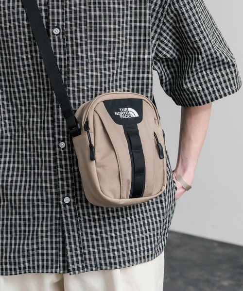THE NORTH FACE(ザノースフェイス)の「THE NORTH FACE ザ・ノースフェイス BIG SHOT CROSS BAG ワンポイントロゴ刺繍ショルダーバッグ(ショルダーバッグ・メンズ・ダークパープル/ダークベージュ/ブラック・FREE)」の2枚目の写真