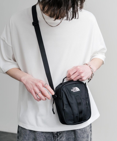 THE NORTH FACE(ザノースフェイス)の「THE NORTH FACE ザ・ノースフェイス BIG SHOT CROSS BAG ワンポイントロゴ刺繍ショルダーバッグ(ショルダーバッグ・メンズ・ダークパープル/ダークベージュ/ブラック・FREE)」の5枚目の写真