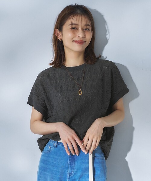 UNTITLED（アンタイトル）の「【洗える／シアー】ミニヨンレースプルオーバー（Tシャツ/カットソー・レディース・ブラック/オフホワイト/チャコールグレー/チャコール/サックスブルー・02/00/50/48/44/04）」の15枚目の写真