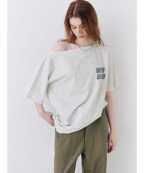 Ungrid（アングリッド）の「WAIPER別注 オフショルロゴTee（Tシャツ/カットソー・レディース・ライトグレー/ネイビー/イエロー・FREE）」の2枚目の写真