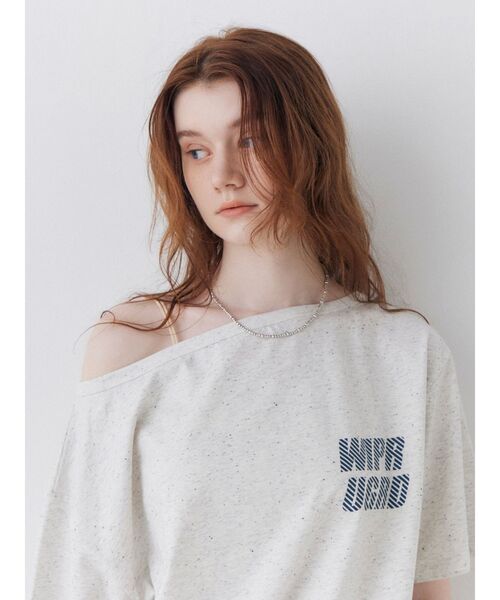 Ungrid（アングリッド）の「WAIPER別注 オフショルロゴTee（Tシャツ/カットソー・レディース・ライトグレー/ネイビー/イエロー・FREE）」の5枚目の写真
