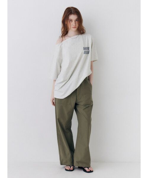 Ungrid（アングリッド）の「WAIPER別注 オフショルロゴTee（Tシャツ/カットソー・レディース・ライトグレー/ネイビー/イエロー・FREE）」の6枚目の写真