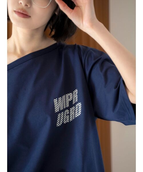 Ungrid（アングリッド）の「WAIPER別注 オフショルロゴTee（Tシャツ/カットソー・レディース・ライトグレー/ネイビー/イエロー・FREE）」の8枚目の写真