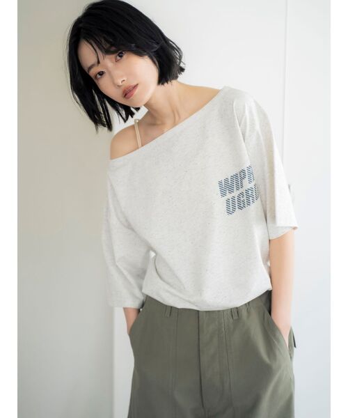Ungrid（アングリッド）の「WAIPER別注 オフショルロゴTee（Tシャツ/カットソー・レディース・ライトグレー/ネイビー/イエロー・FREE）」の12枚目の写真