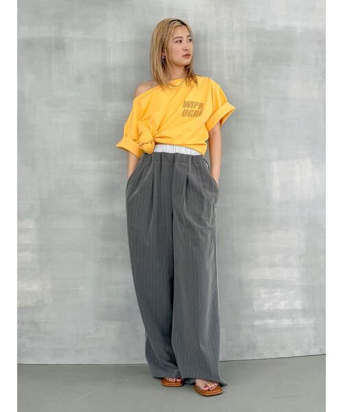 Ungrid（アングリッド）の「WAIPER別注 オフショルロゴTee（Tシャツ/カットソー・レディース・ライトグレー/ネイビー/イエロー・FREE）」の18枚目の写真
